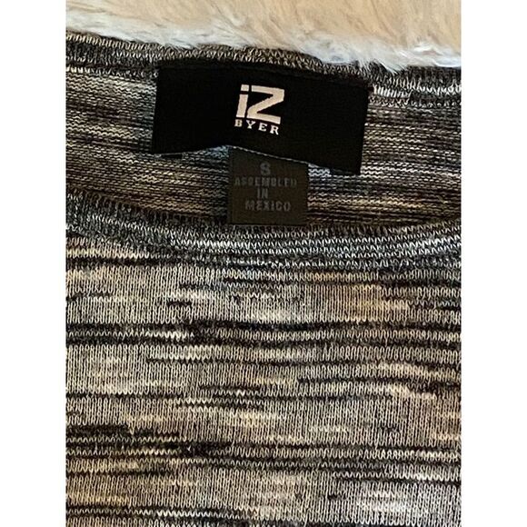 iZ BYER SZ S Woman’s Jr Black/Gray 3/4 Sleeve Top With Lace Sleeves - Picture 2 of 9